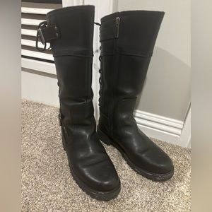Harley tall lace up in the back. Great condition motorcycle boots. Darling.